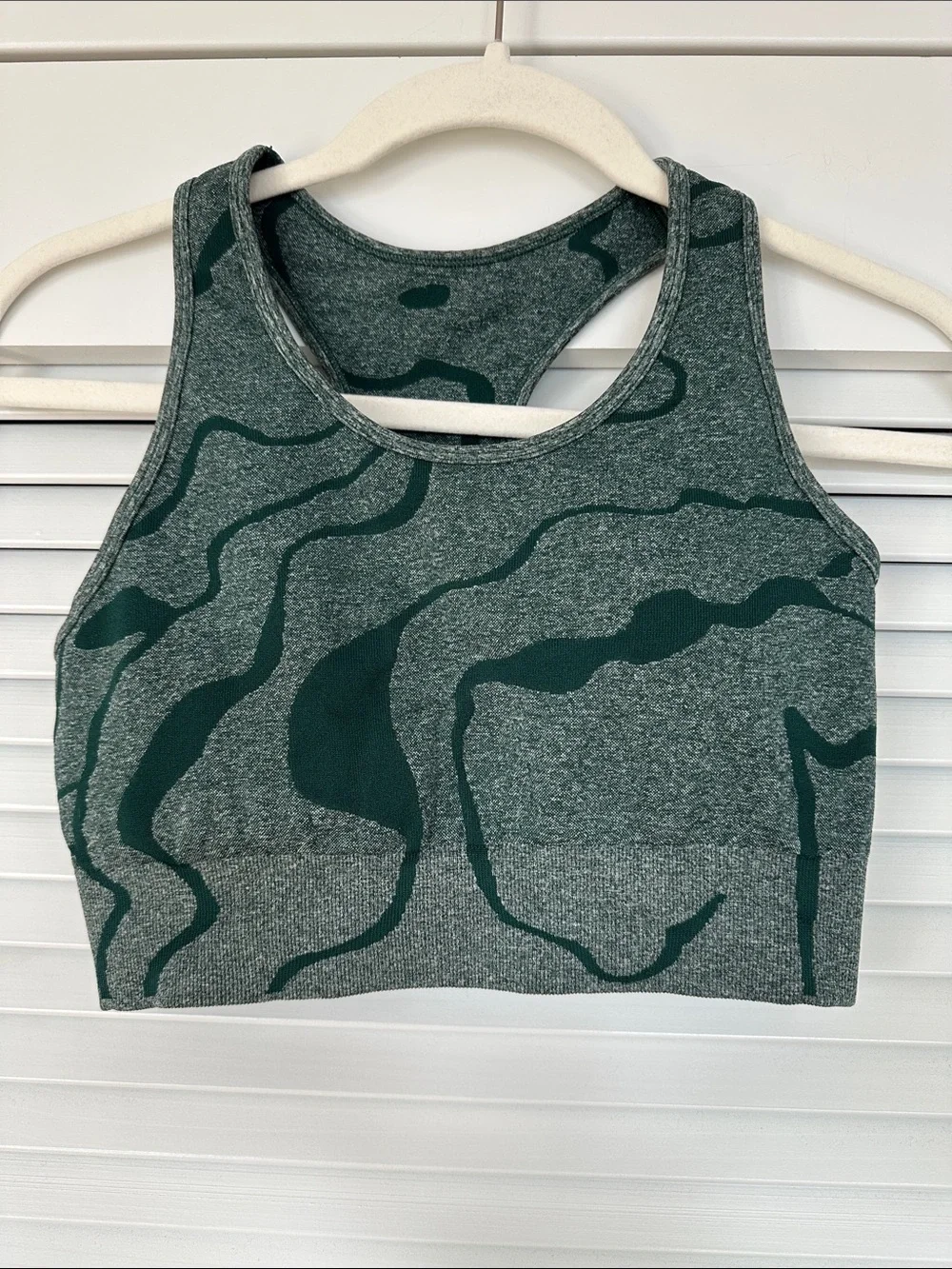 GXIN Seamless 2-Piece Sports Bra Biker Shorts Matching Set Green Camo Size M - Picture 2 of 5